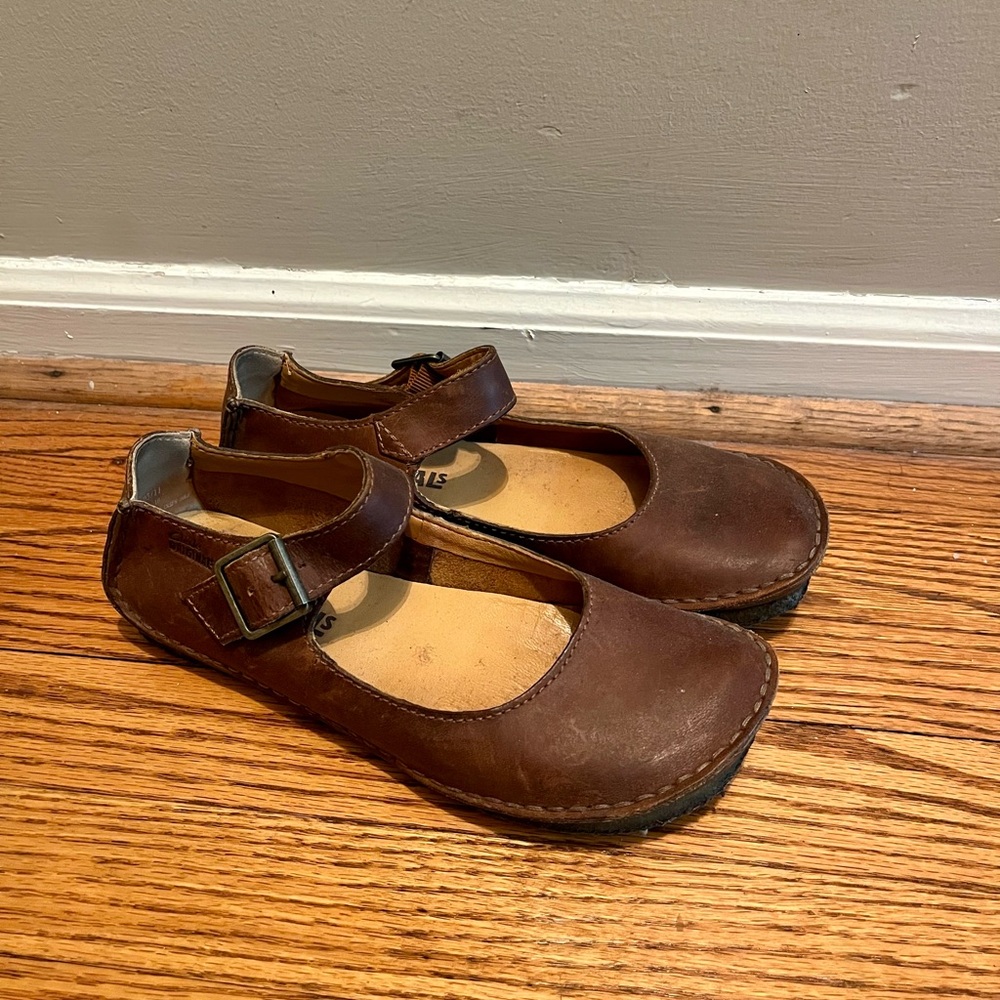 Clarks Brown Leather Mary Jane Flats with Buckle Strap